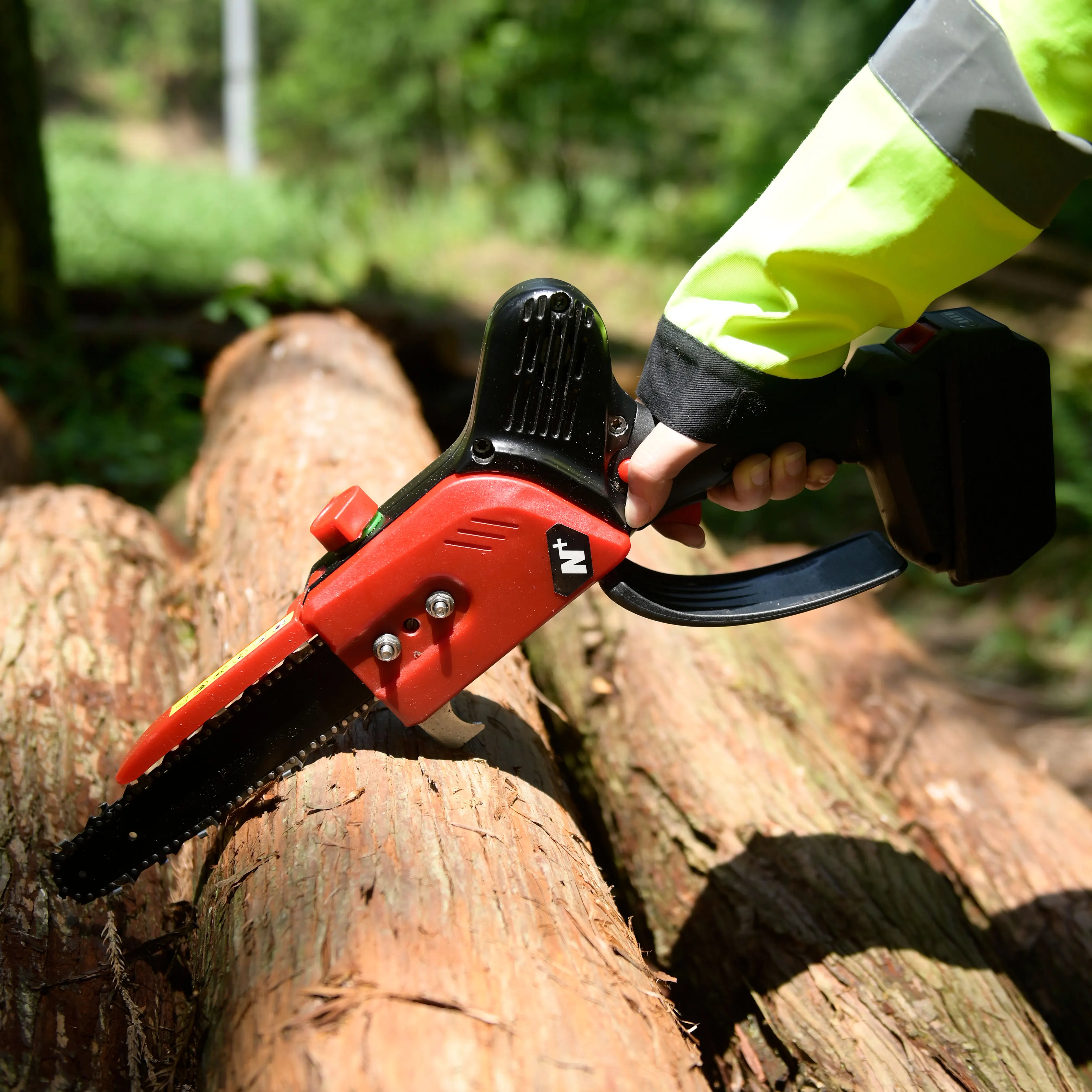 Portable 8 Inch Handheld Electric Chainsaw For Cutting Timber Yard Branch Trimming Cordless Chainsaw Price