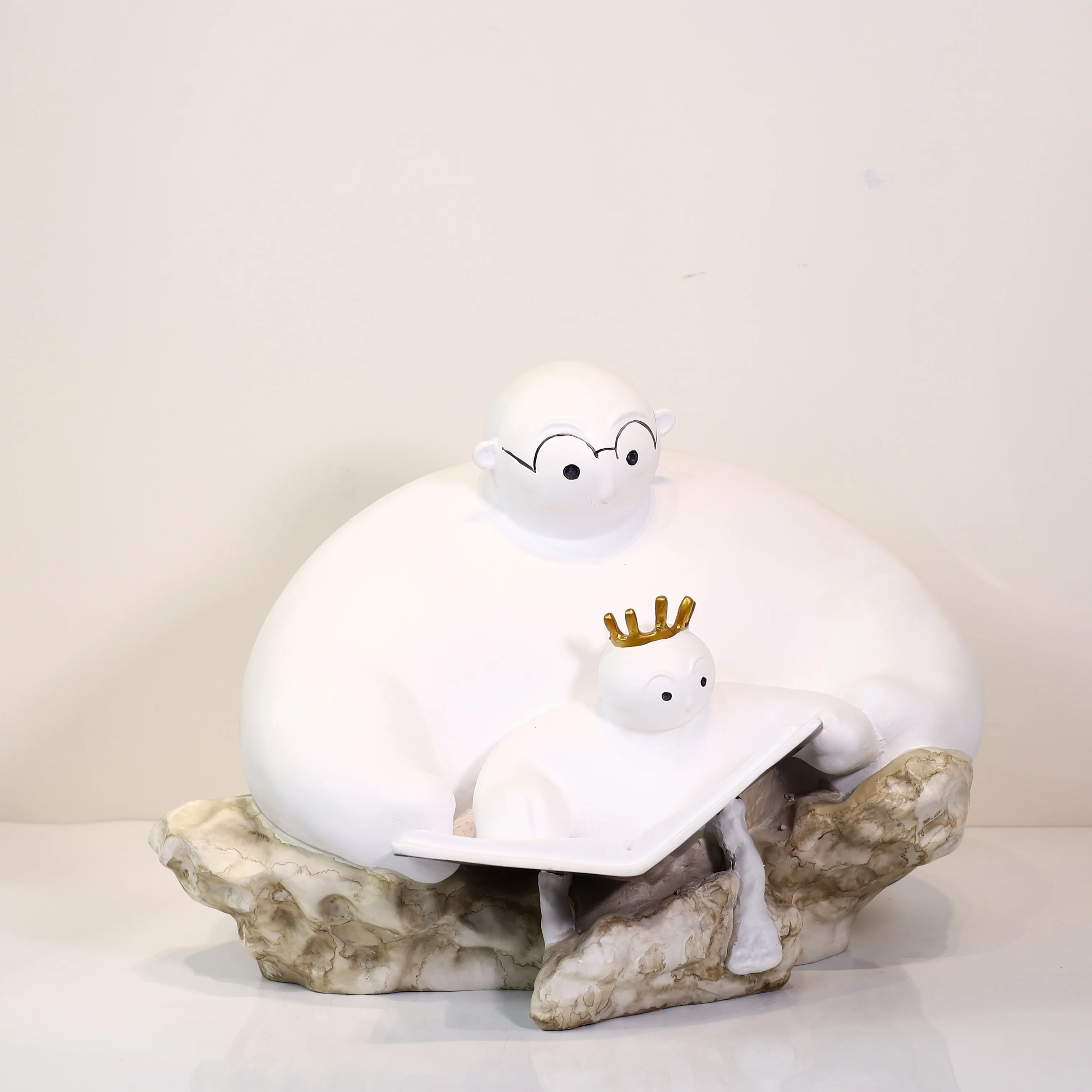 Nordic modern minimalist prince father and son reading book sculpture decoration model house sales office soft decorations