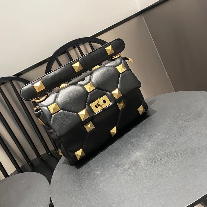 2023 Quilted Purse For Women PU Leather Shoulder Designer Handbags with Metal Chain Strap And Flap Lock