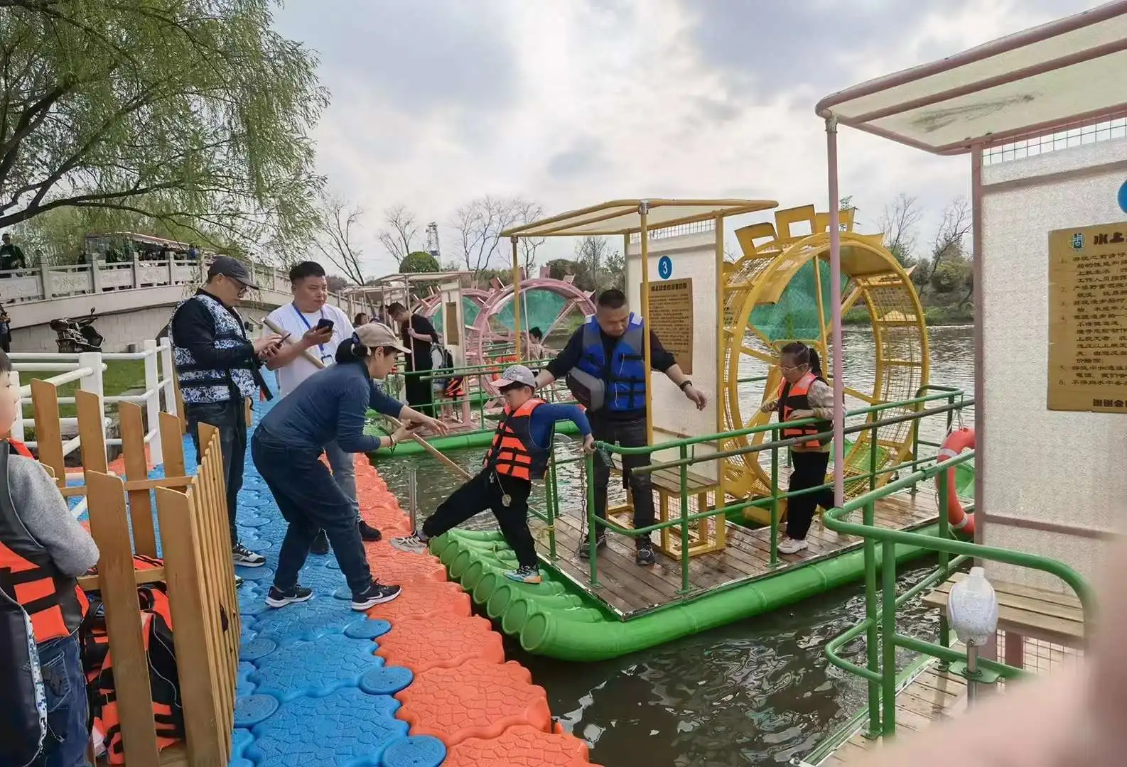 Водяной плот педаль лодка большое колесо хомяк