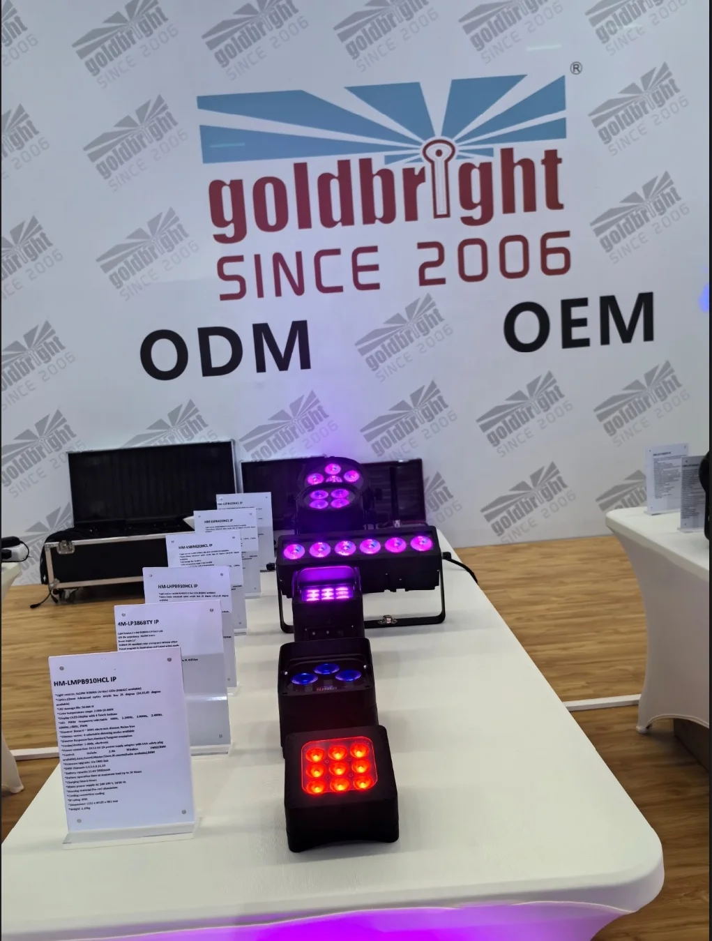 Newest popular Ultra thin wireless led battery par 9x10W RGBWA+UV 6in1 waterproof IP65 liner dimmer party uplights