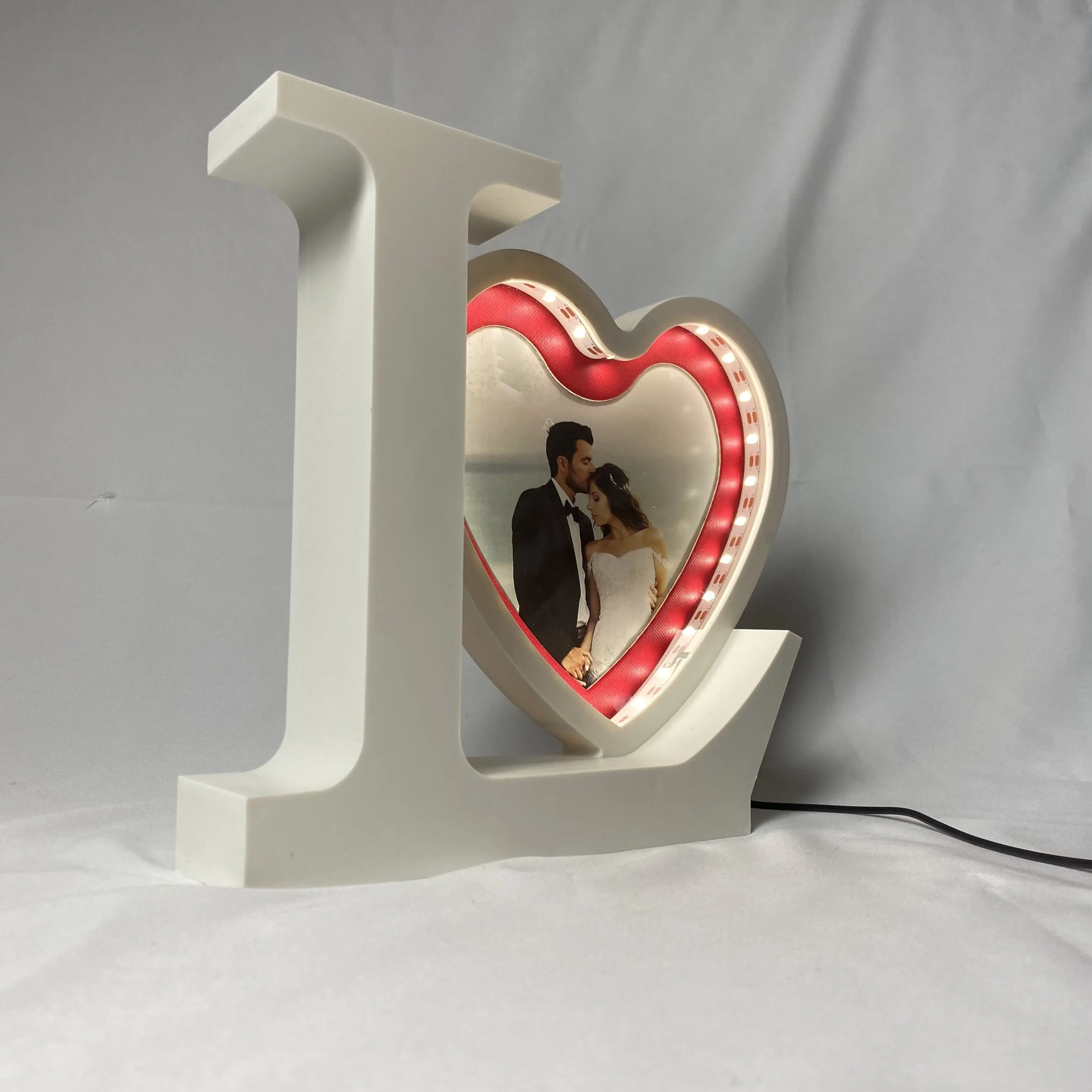 Зеркальная фоторамка в форме сердца, светодиодное косметическое зеркало, волшебное настольное зеркало для макияжа в подарок