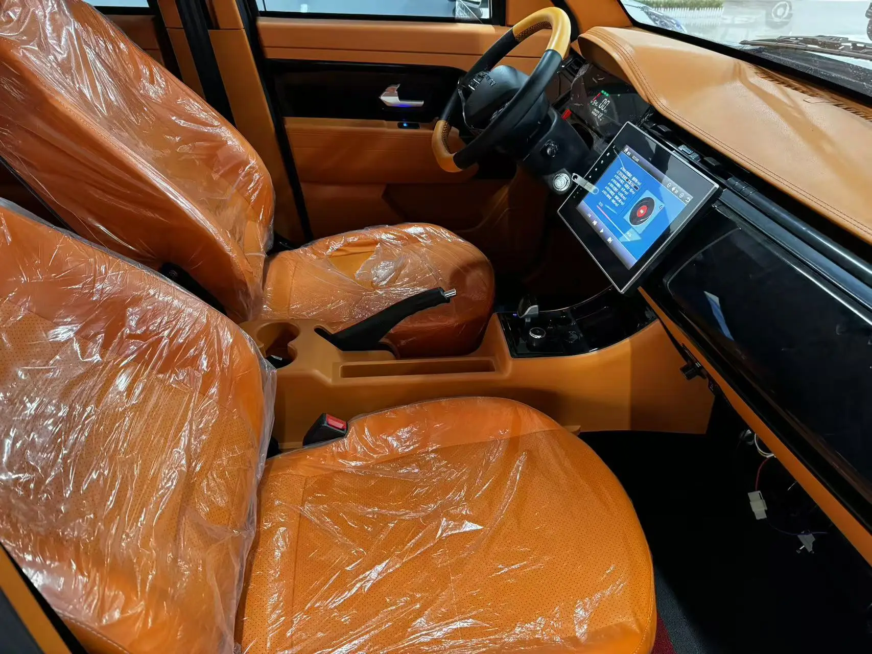 Hot new energy car small Range Rover five-door four-seat double row electric car automatic luxury seat tram