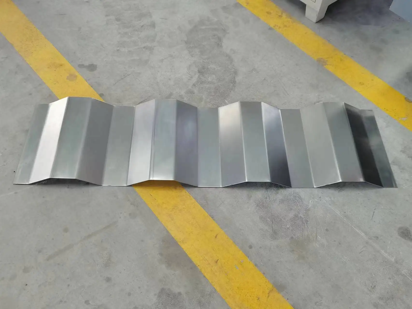 High Quality Customizable Car Panel Roll Forming Machine PPGI Iron Steel Material Cold Roll Forming for Carriage Board Panel