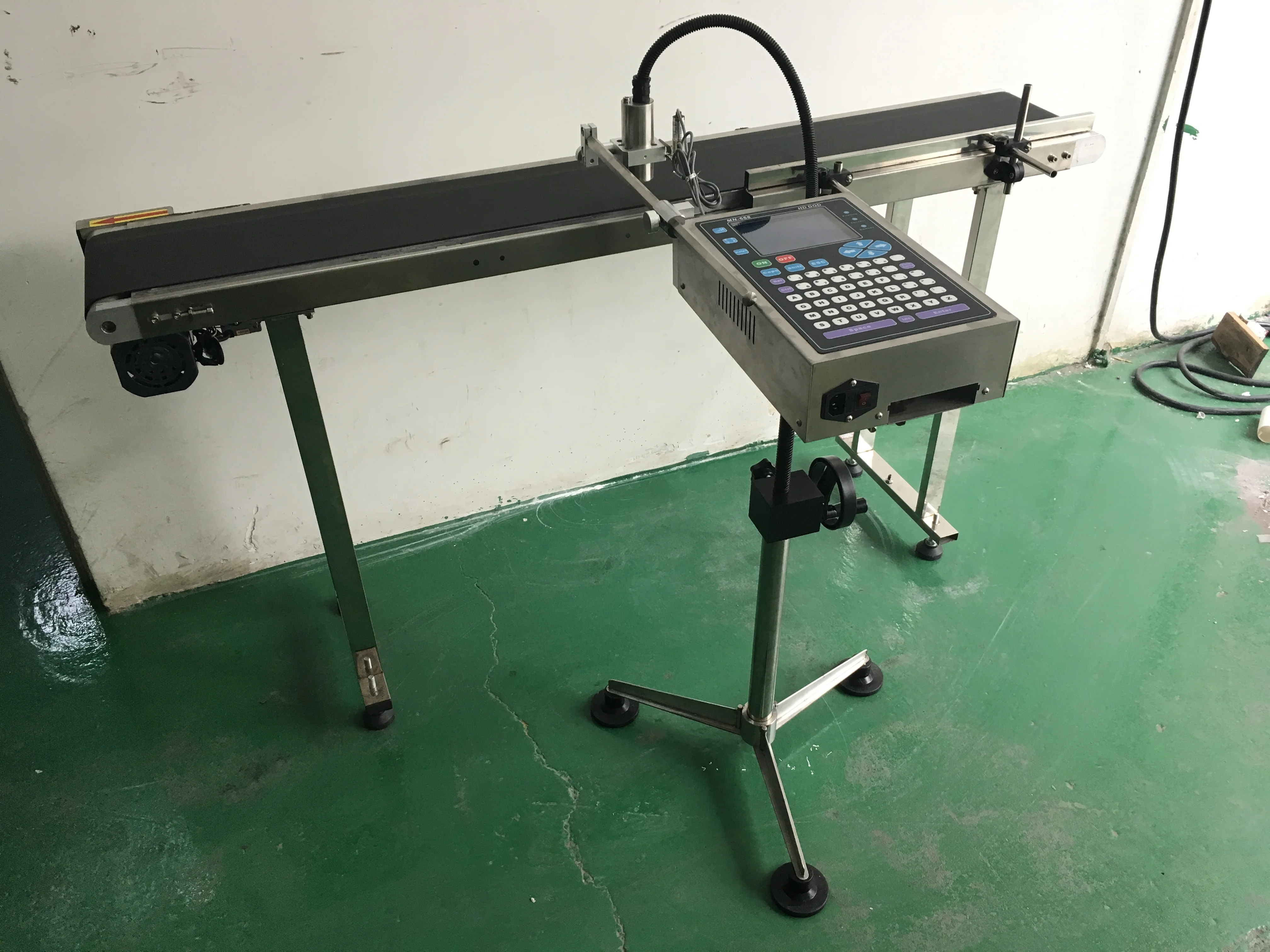 Automatic sensor fixed spray nozzle continuous vertical bechmark digital inkjet code printer for batch code expired date