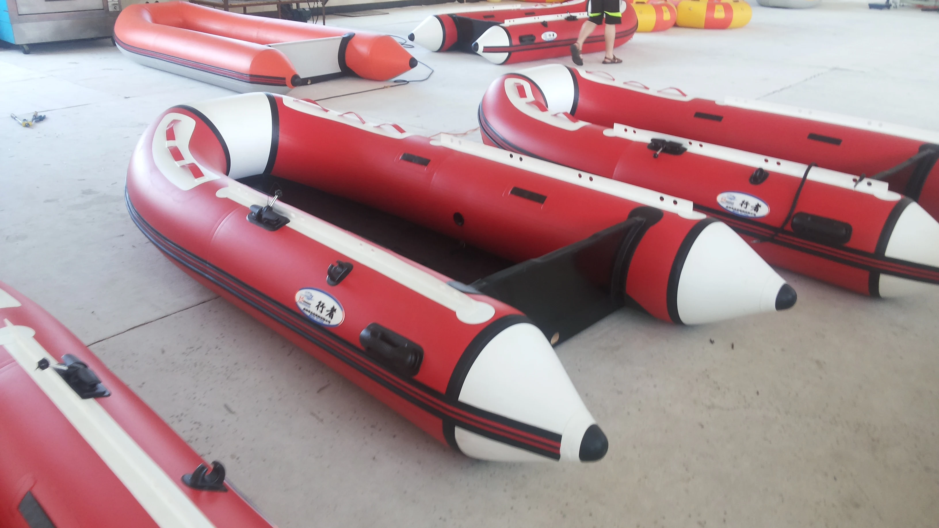 inflatable boat with aluminum floor 0.9mm PVC air tube fishing rubber boat for sale