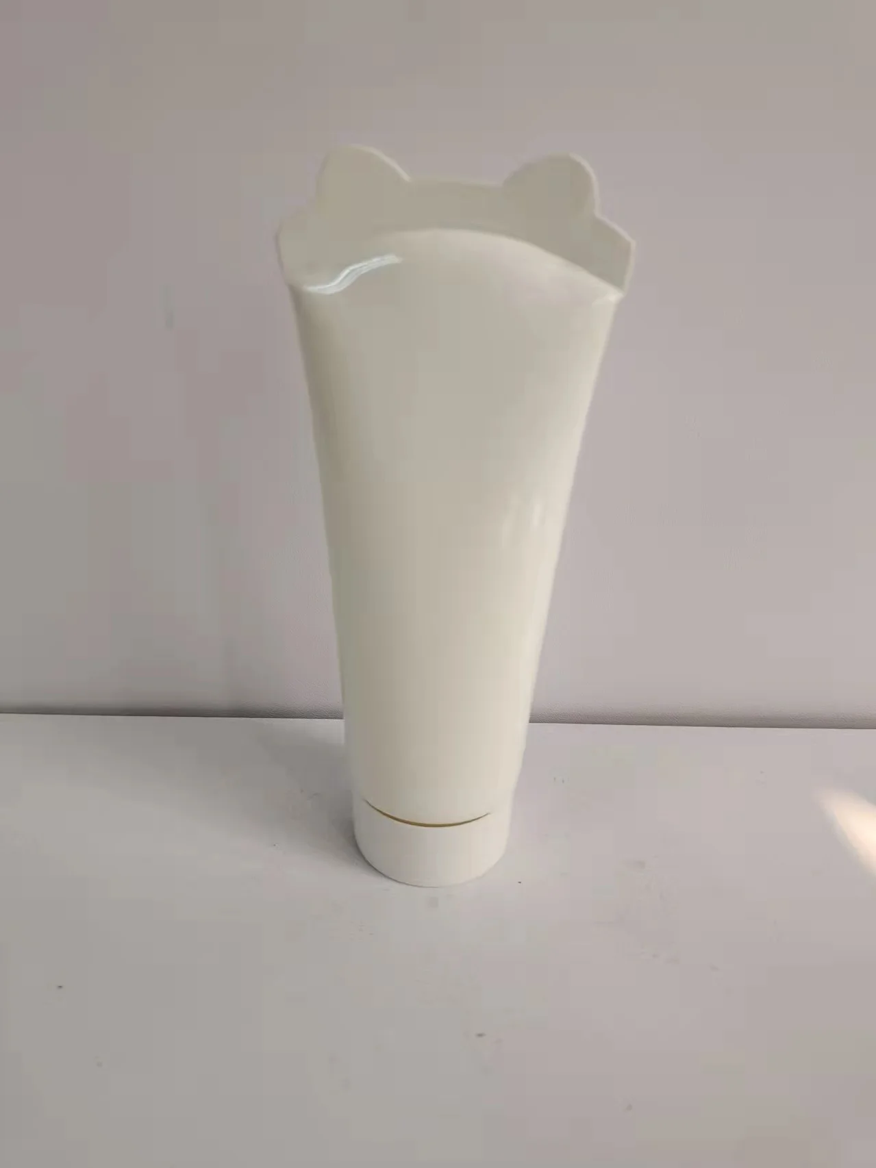 wholesale 100ml body cream hand cream in plastic tube with animal ear Customize special shape bath and body care set