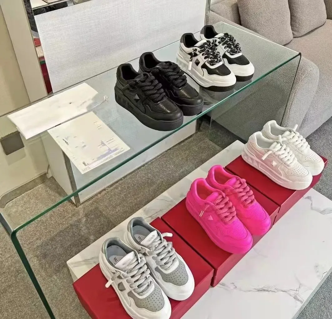 Fashion Bold Platform Designer Casual ShoesWomen Sports Trainers Top Quality Suede Leather Plate-forme Woman Sneakers