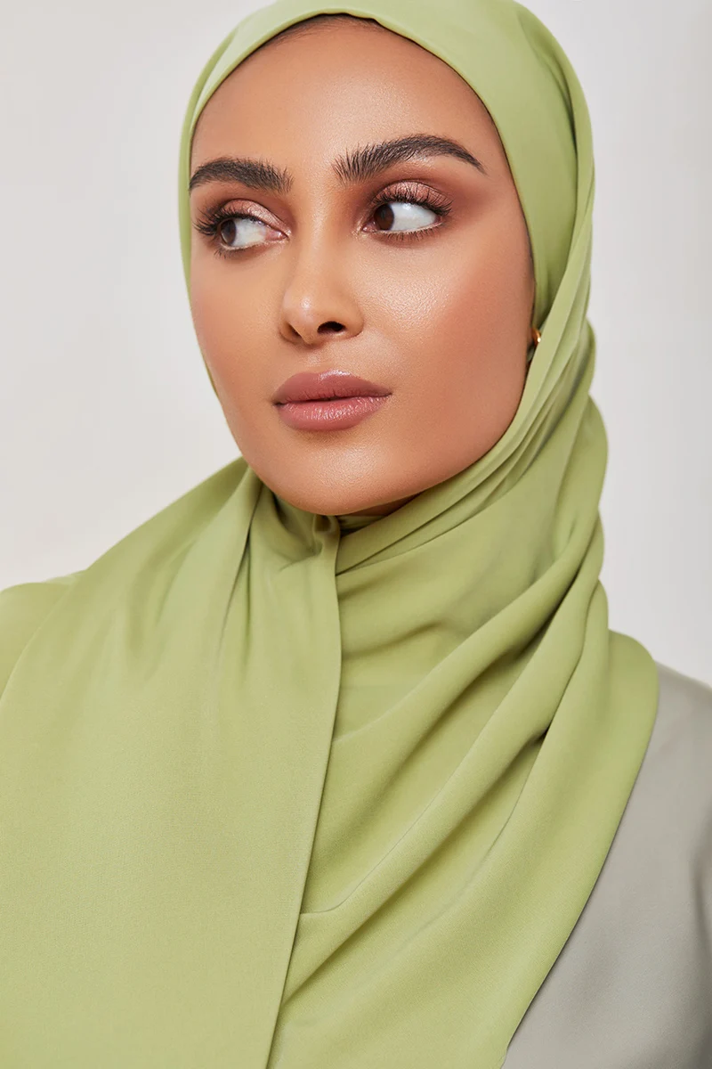 2023 Best selling  muslim medina silk chiffon Hijab good stitching Islamic Scarf premium Stretch medina Silk Hijab