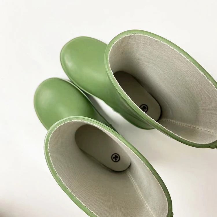 Top Deals on Bulk Orders OEM & ODM Custom Solid Color Waterproof Rain Boots for Boys and Big Kids