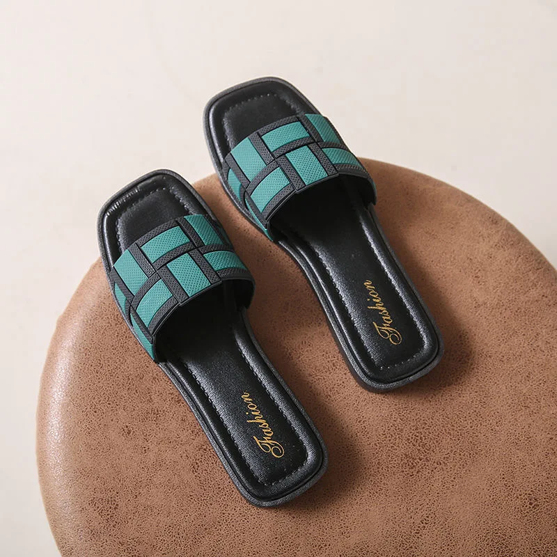 Various styles Outdoor Black And White Anti-Slippery Light Weight  Flat Slippers Women Summer Sandals