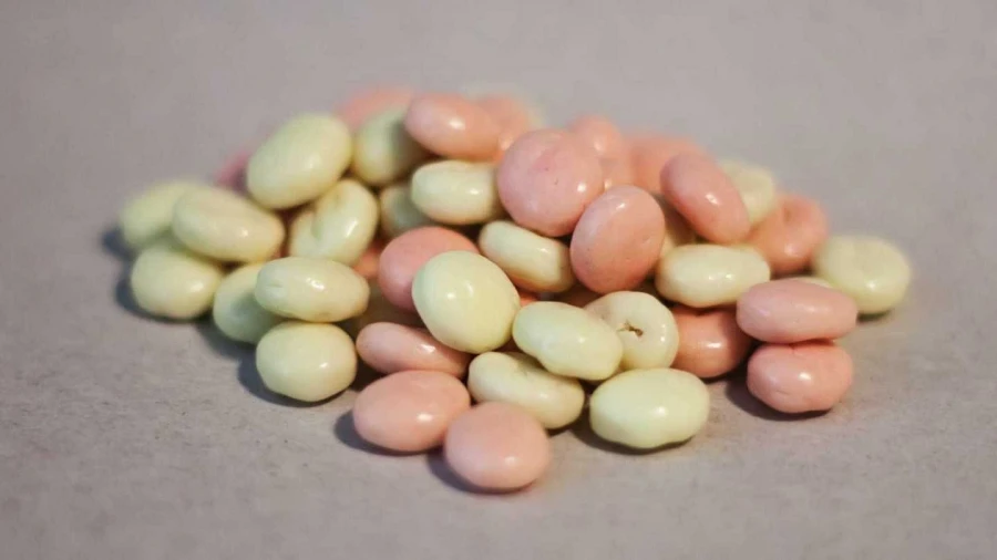 
Topper with Mix of wheat drops in white chocolate 