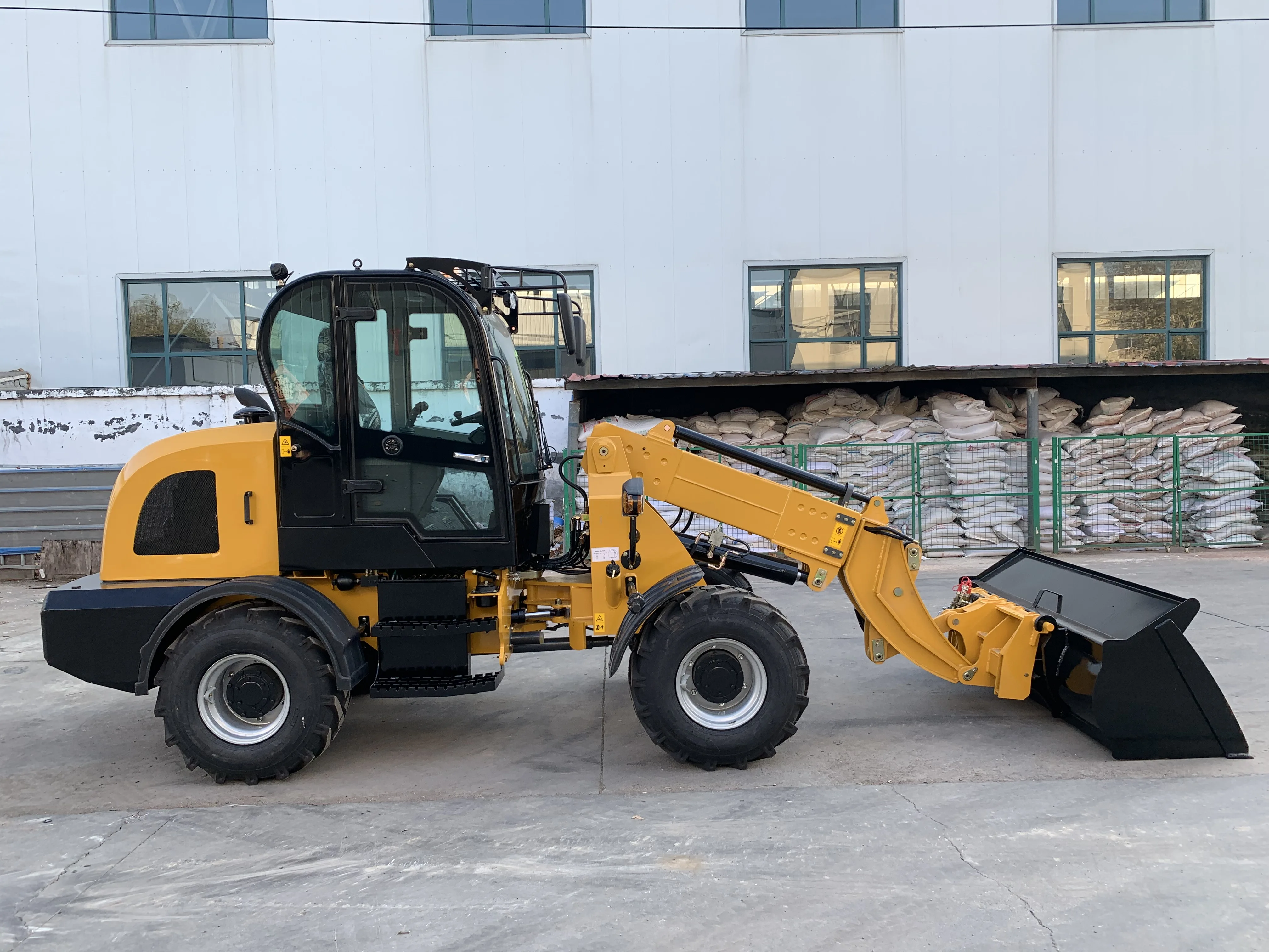 Chinese brand 1.6ton telehandler boom 816T telescopic articulated wheel loader tractor loader for sale