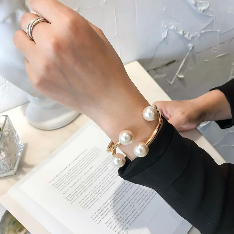 Ladies Bangles Bracelet Fashion Alloy Layered Asymmetrical opening Pearl Bracelet Gold Lady Bangle Jewelry Women 2022 New