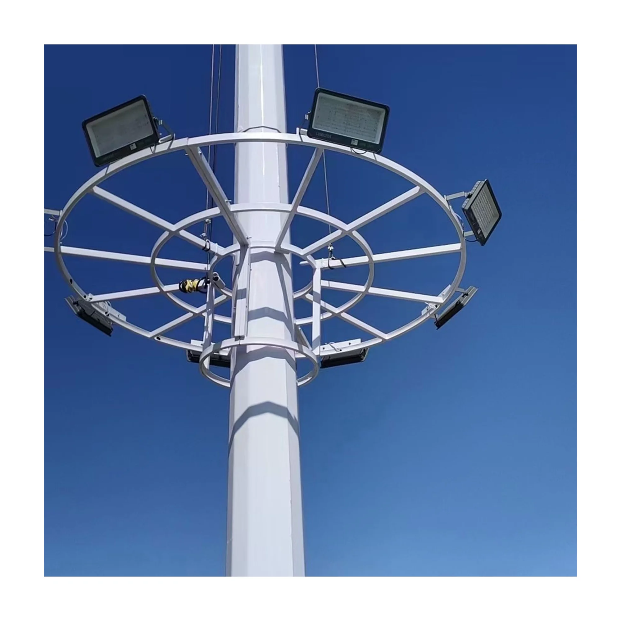 High quality Hot Dip Galvanized High Mast Lighting Pole Solar Tower Lamp outdoor