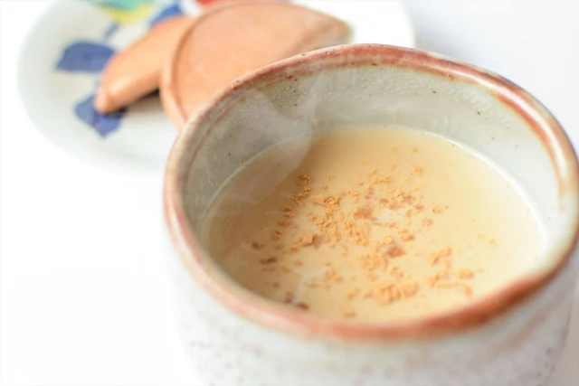 Japan suppliers richly roasted hojicha latte base sweet flavour tea powder with brown sugar