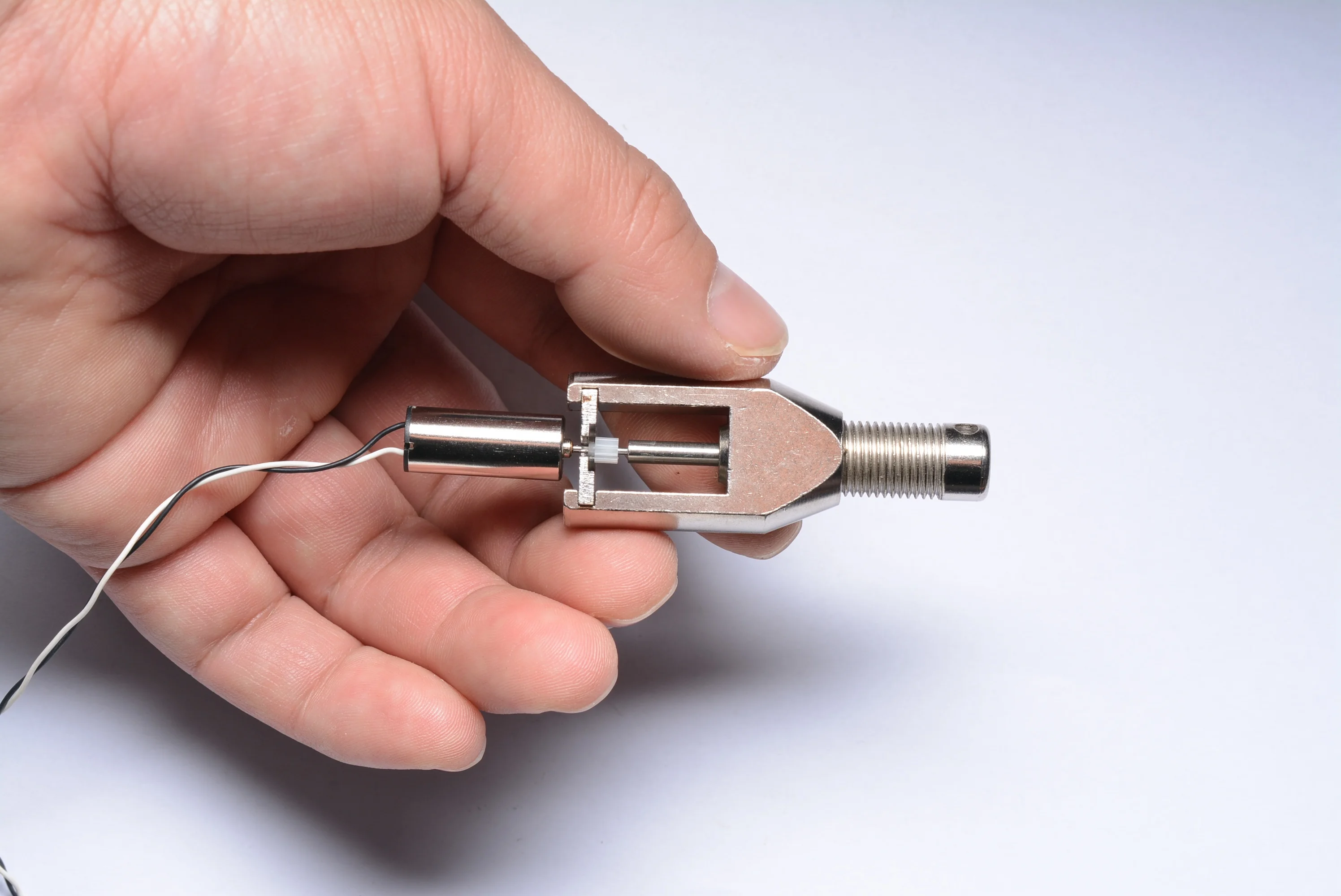 Mini puller Worm gear remover for model train engine