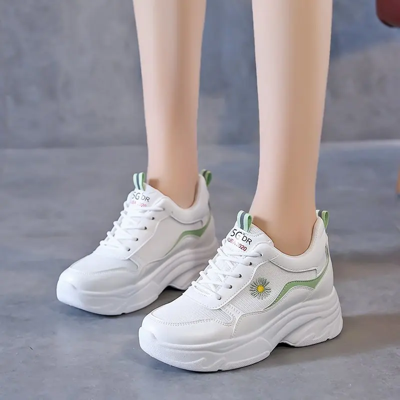 Женские сетчатые кроссовки на танкетке, повседневные дышащие спортивные туфли на шнуровке, со скрытым каблуком, увеличивающие рост, 2022