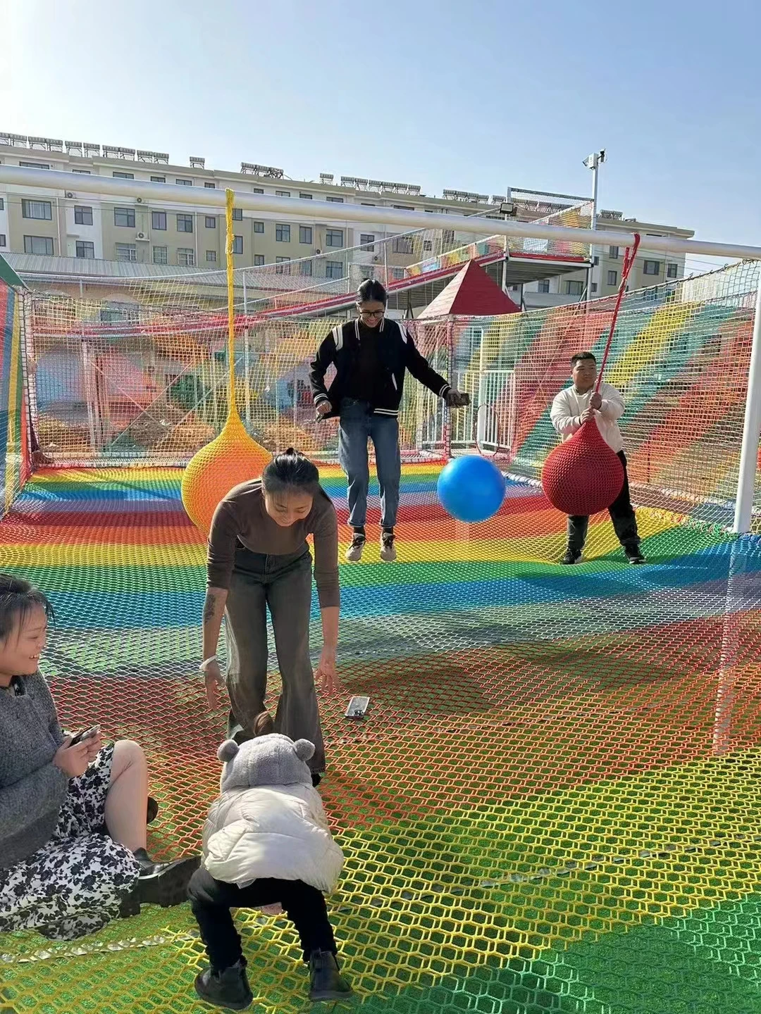Сетка с красочным покрытием для игровой площадки