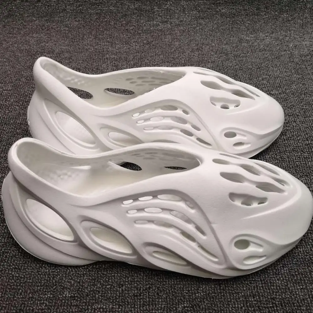 
2020 Summer Leisure Yeezy Slide Foam Runner Footwear Joker Pure White Color Coconut Croc Beach Sandals Shoes For Men Women 