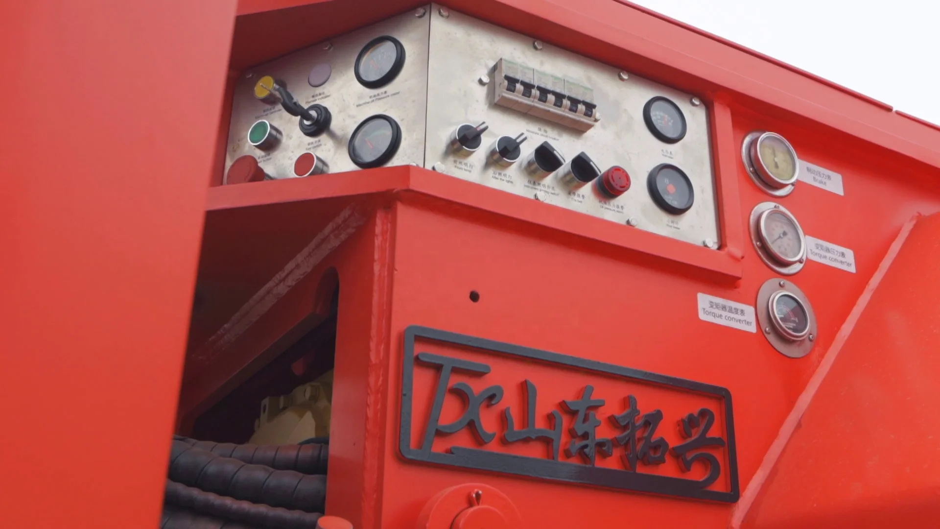 Yantai Tuoxing TC-200 2m*3 4WD Advanced Functionality Underground Diesel Power Mining Scooptram Competitive Price Pump Engine