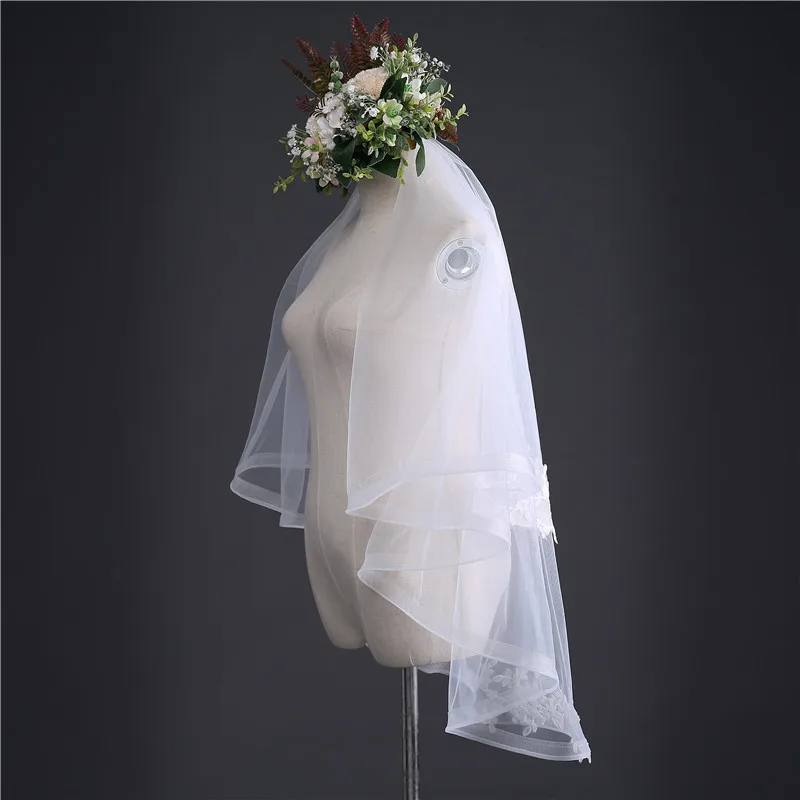 Simple Double Layers Tulle Flower Short Wedding Veils with Comb Korean Beige Shoulder Length Bridal Veils for Women
