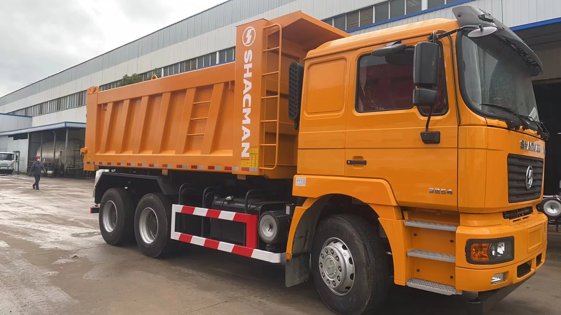 Skymard Shacman F2000  6*4 350HP Dump Truck with Cabin and Chassis in Algeria