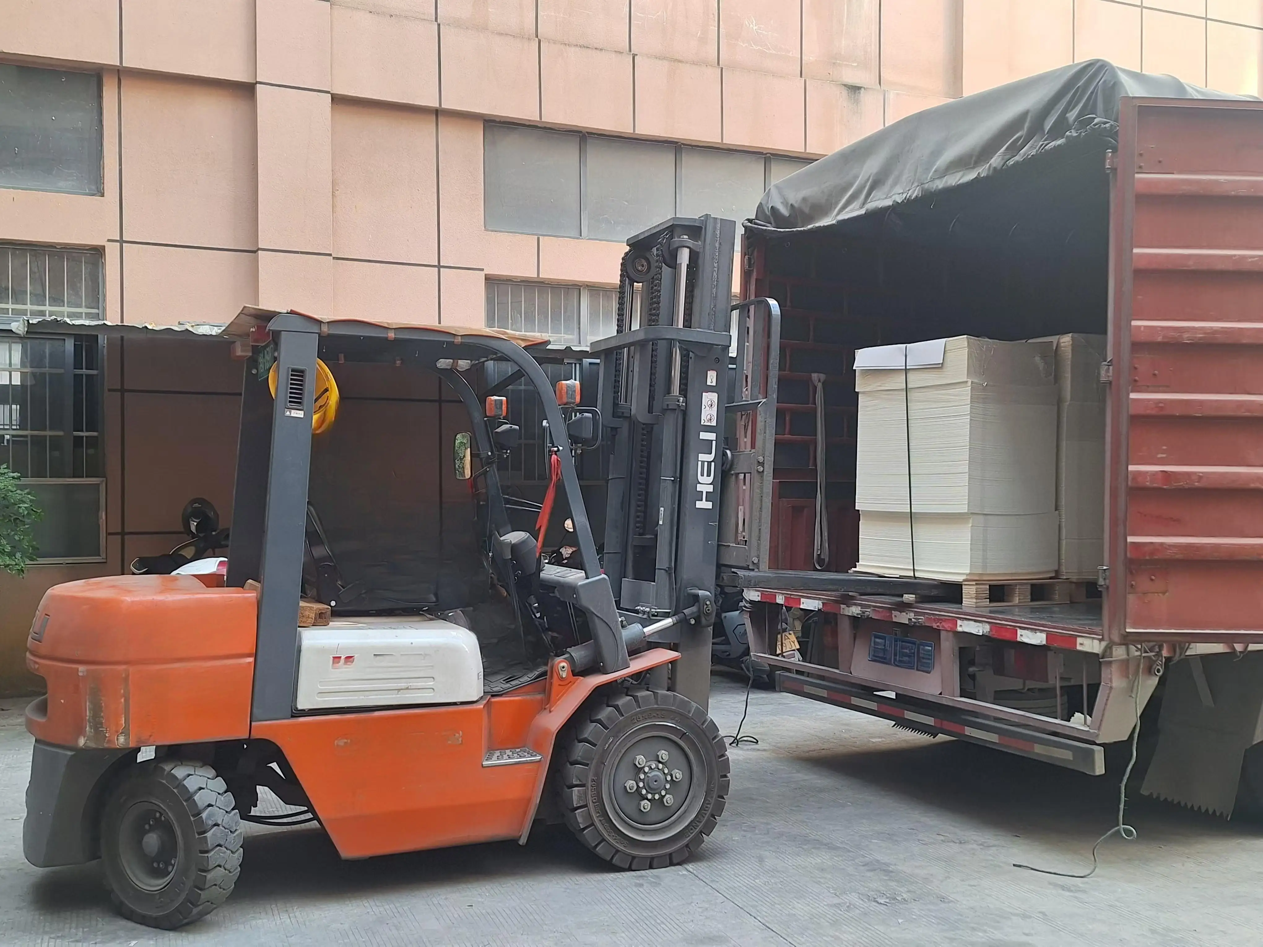 Factory Customizable Single PE Food Grade Craft Paper Coated Paper Pulp for Packaging Cakes Sandwiches Sugar Directly from Oven