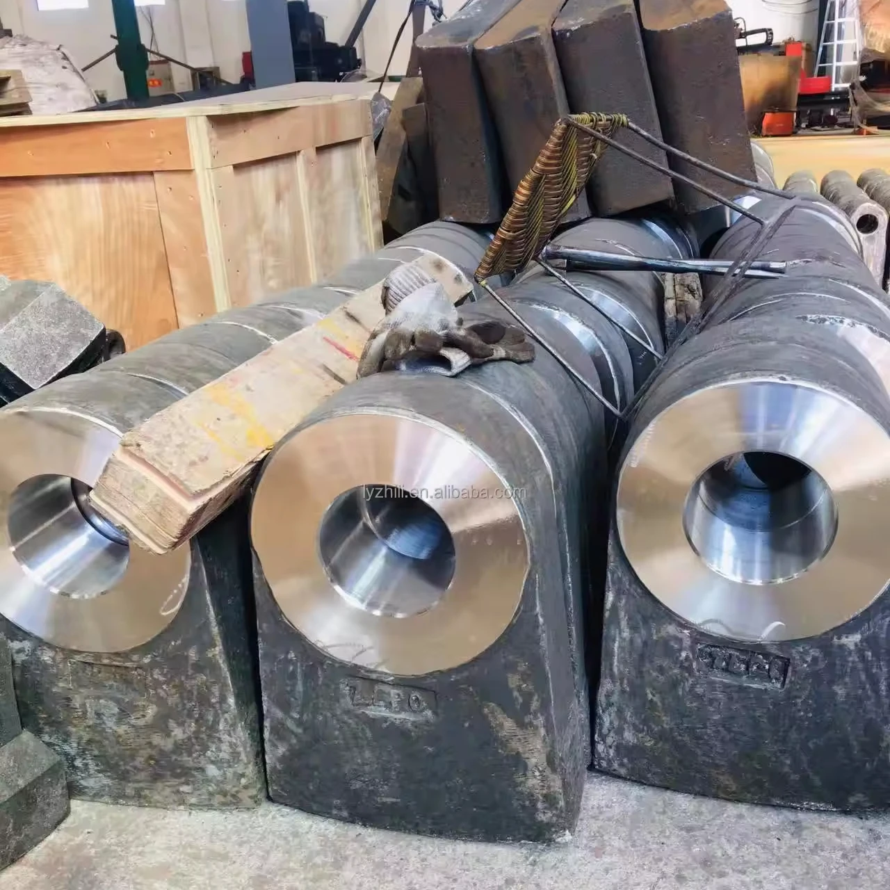 Factory Direct Wear-resisting Insert Ti Alloy bars Hammer For Spare Crusher