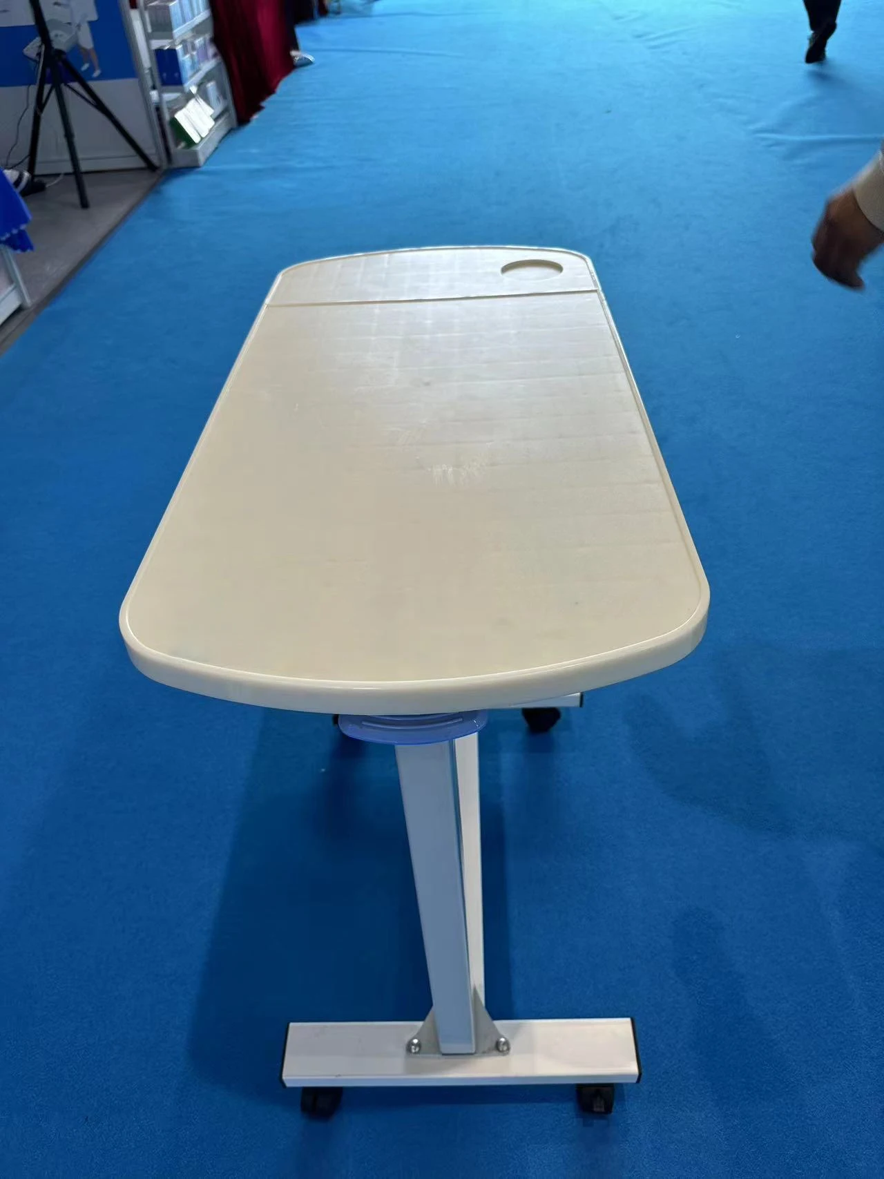 latest gas spring lifting height adjustable medical dinning nurse table computer table cheap hospital overbed table with wheels