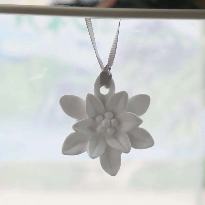 White lotus flower interior decoration ceramic accessories