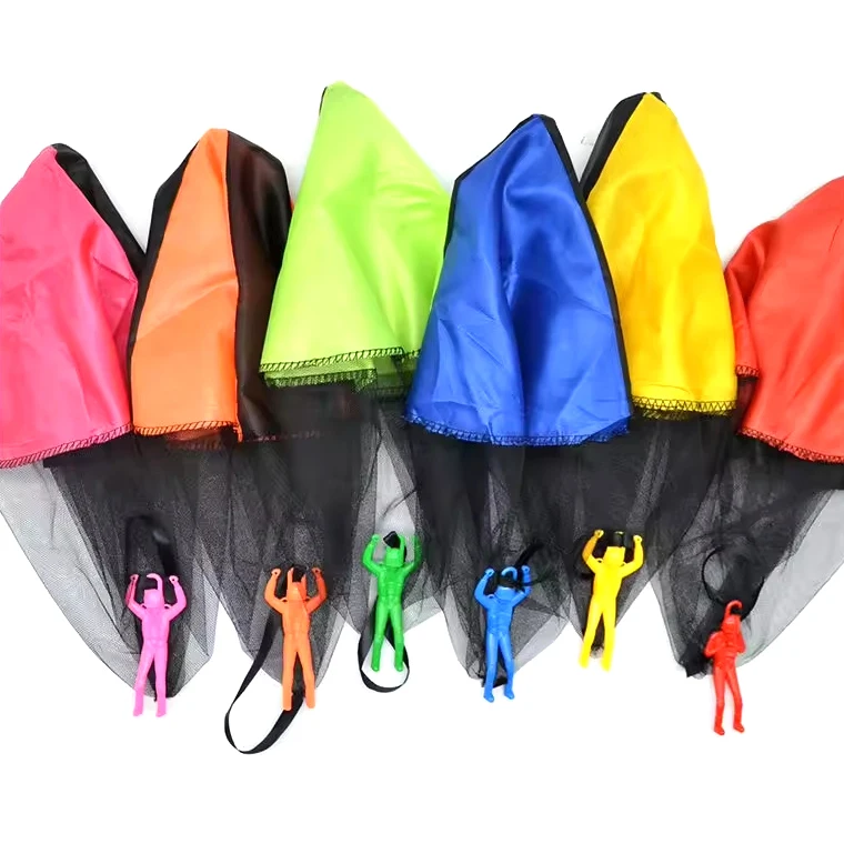 Hot selling Mini Hand Throwing Parachute Outdoor Sports Fly Toy Educational Kids Playing Soldier Parachute Toy
