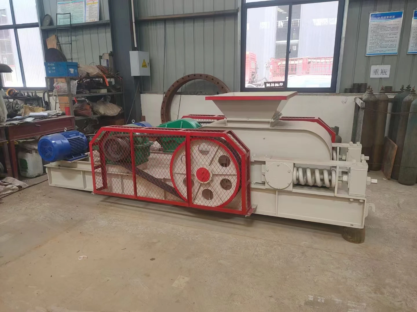 China Hot Sale High Quality Crushing Machine Double Roller Stone Crusher