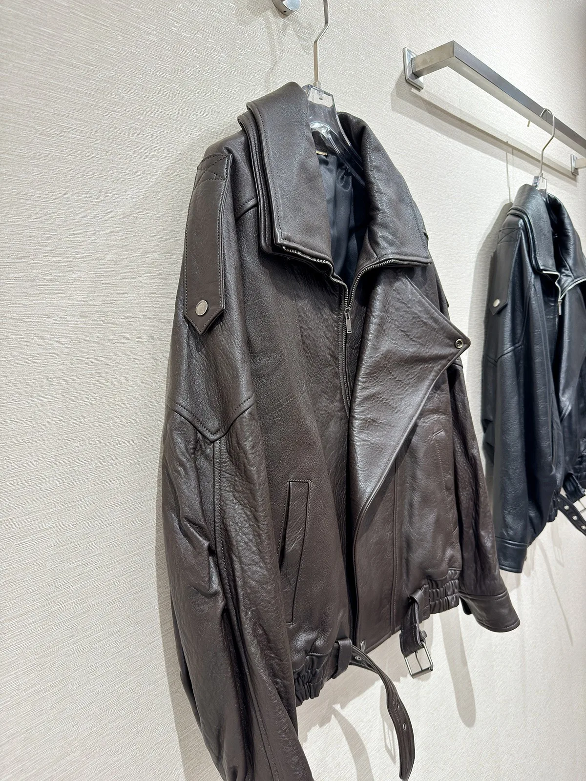 2024 autumn and winter extremely popular, stylish, retro, comfortable pilot jacket leather coat.