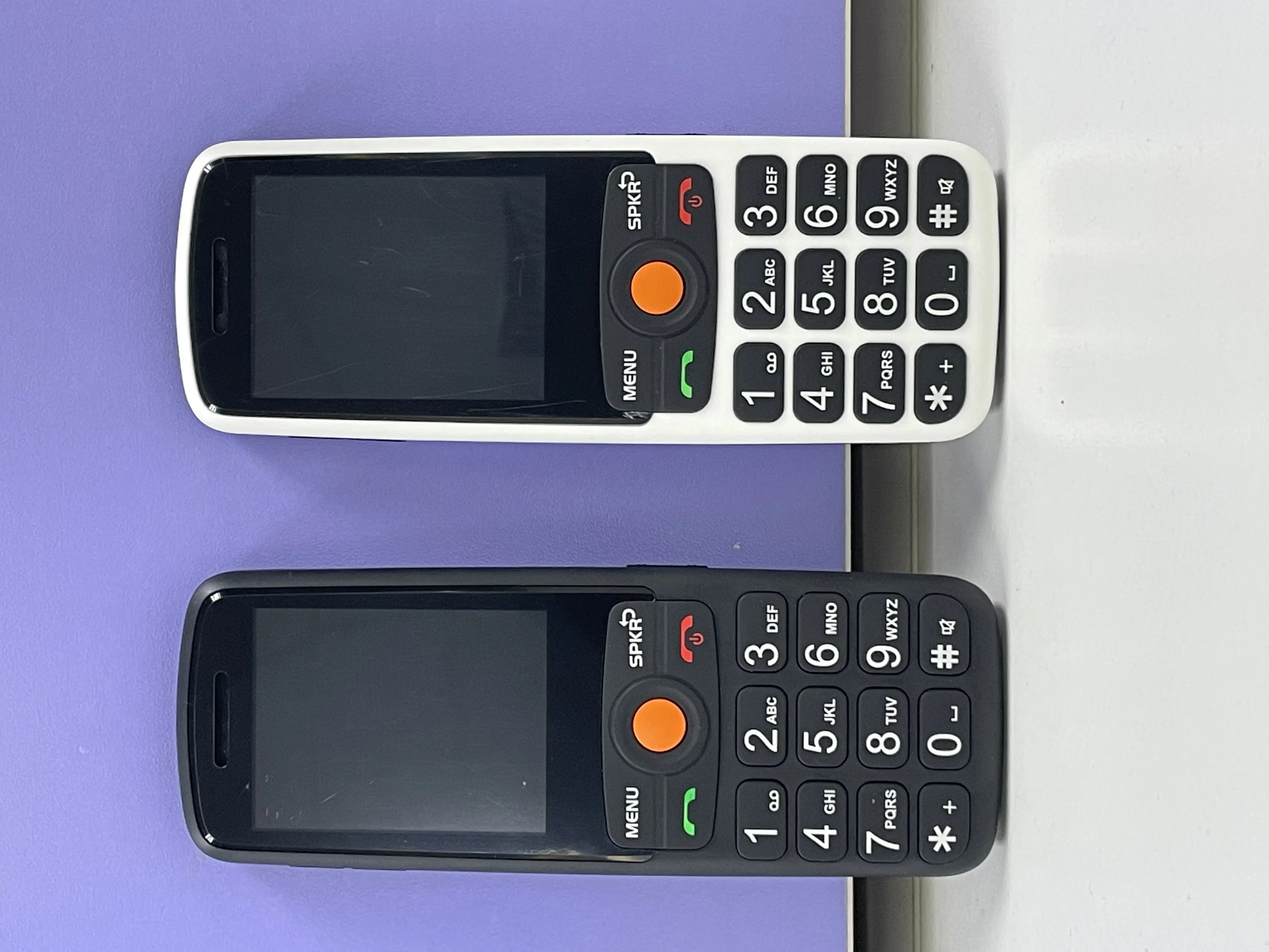 Оптовая продажа OEM мобильный телефон с большой клавиатурой 2 4 дюйма 4g кнопкой SOS аккумулятор 1800 мАч