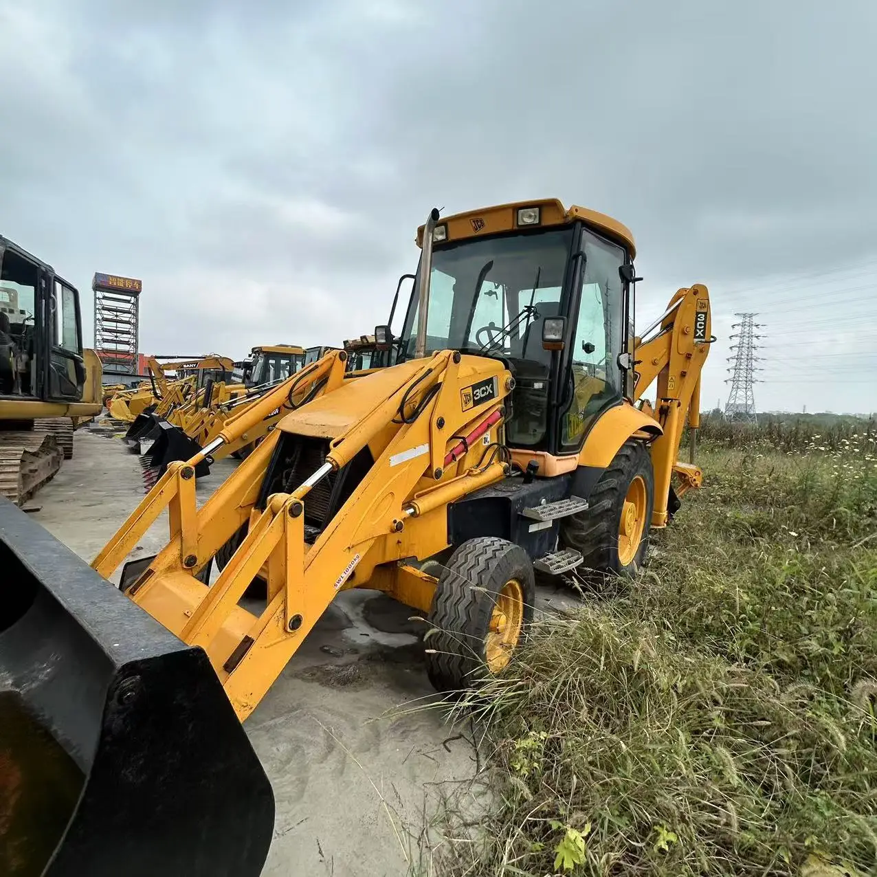 Экскаватор-погрузчик JCB 3CX по низкой цене
