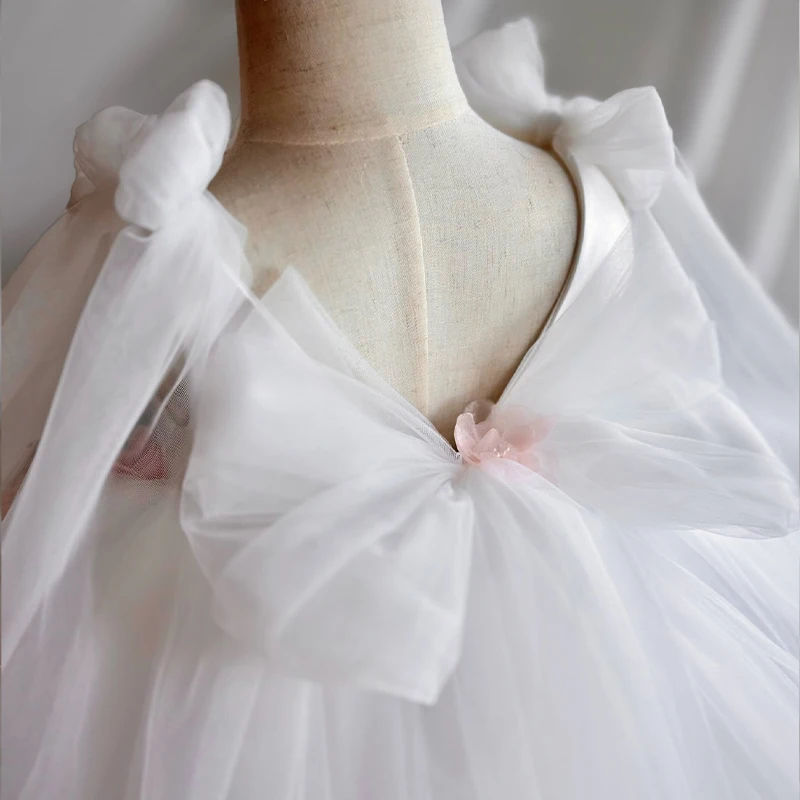 Wholesale Kids Clothing Stunning V-Back Luxury Pageant Tulle Ball Gown Sleeveless 3D Flowers Appliques Flower Girl Wedding Dress