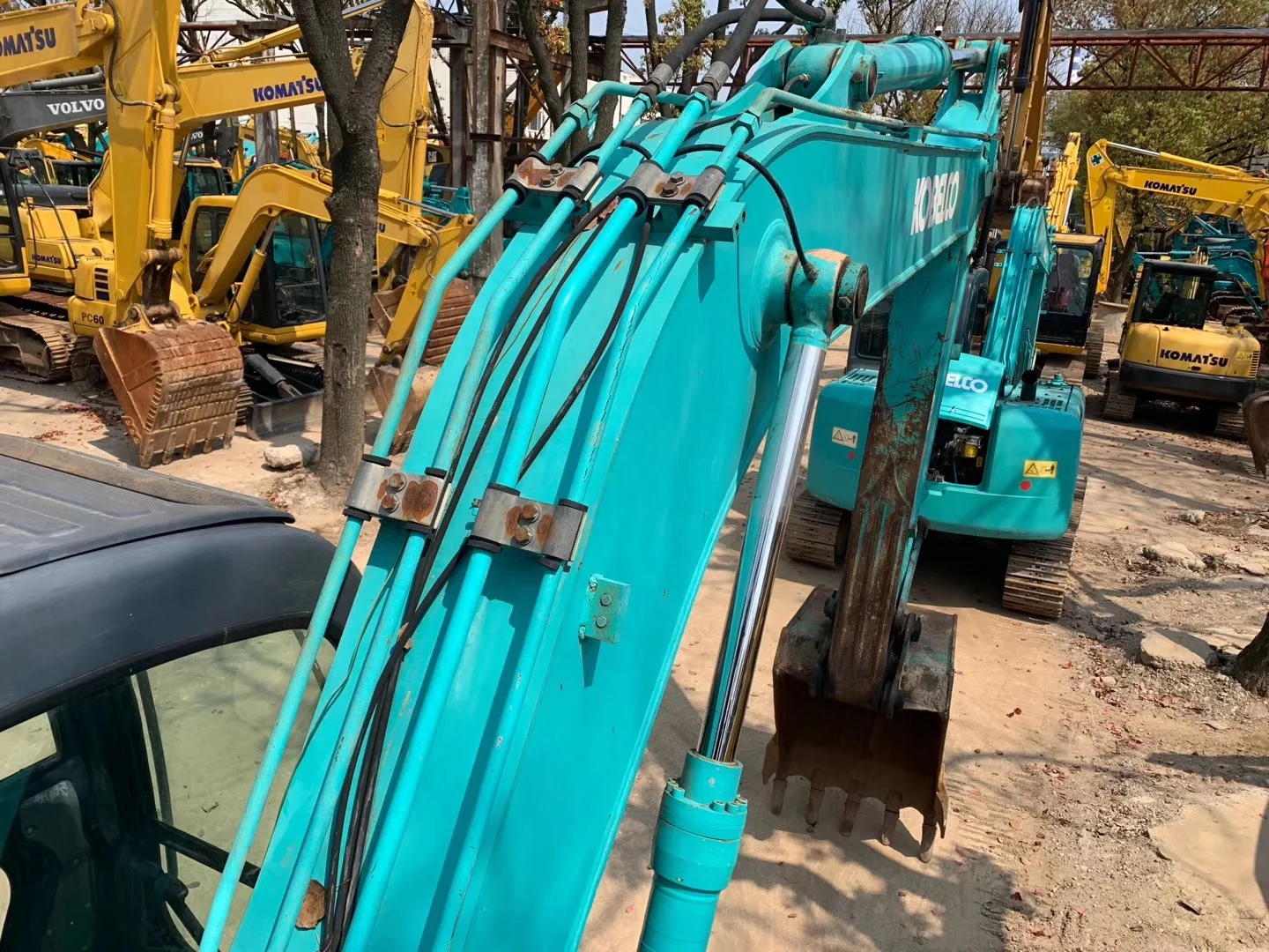 
Exporting Japanese original used Kobelco SK140 excavator in my warehouse 