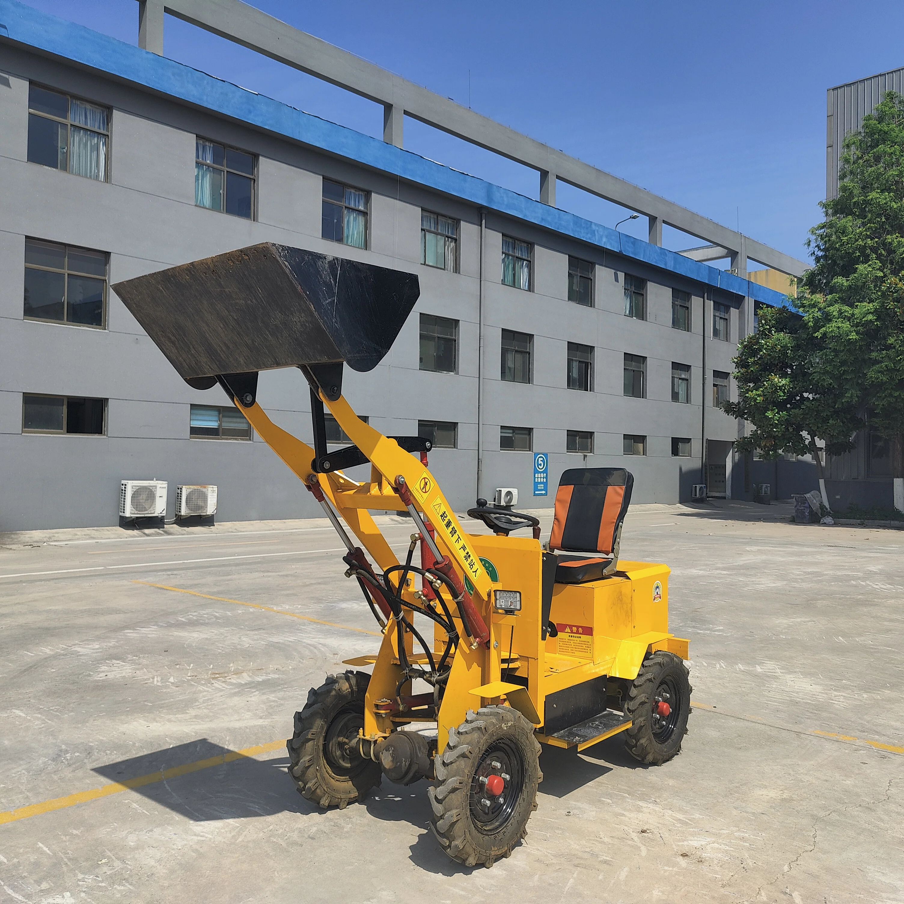 Jining Hongrun multi-functional small electric front-end loader and telescopic articulated mini four-wheel loader