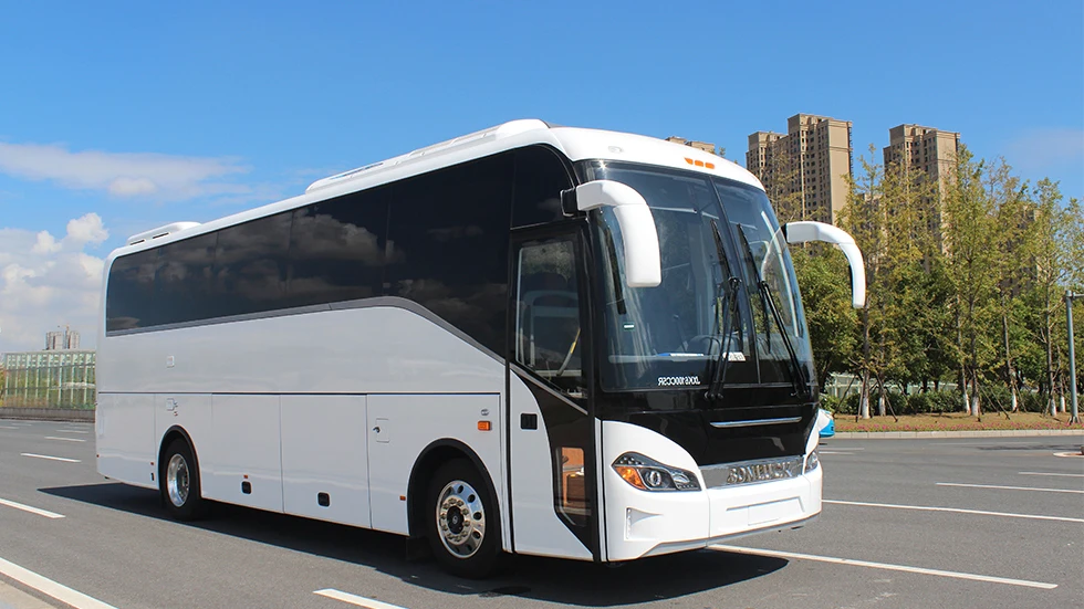 Hot selling JXK6900 Coach Bus in modern and stylish design with front windshield and defroster in big luggage compartment design