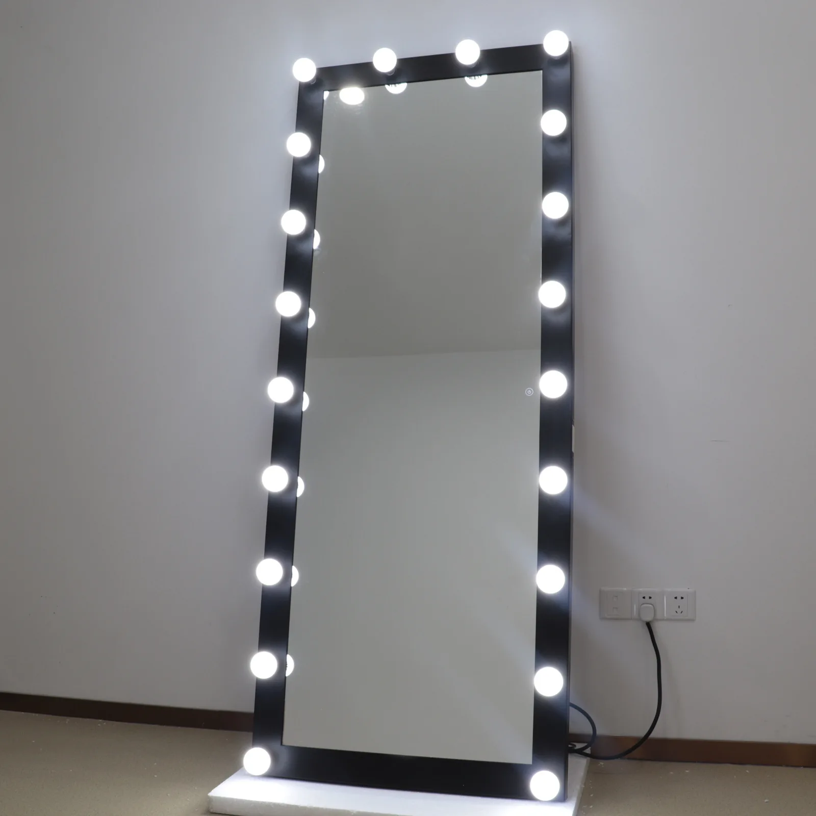 Manufacturer wholesale Hollywood studio full-size mirror, living room vertical make-up table, floor mirror with bulb