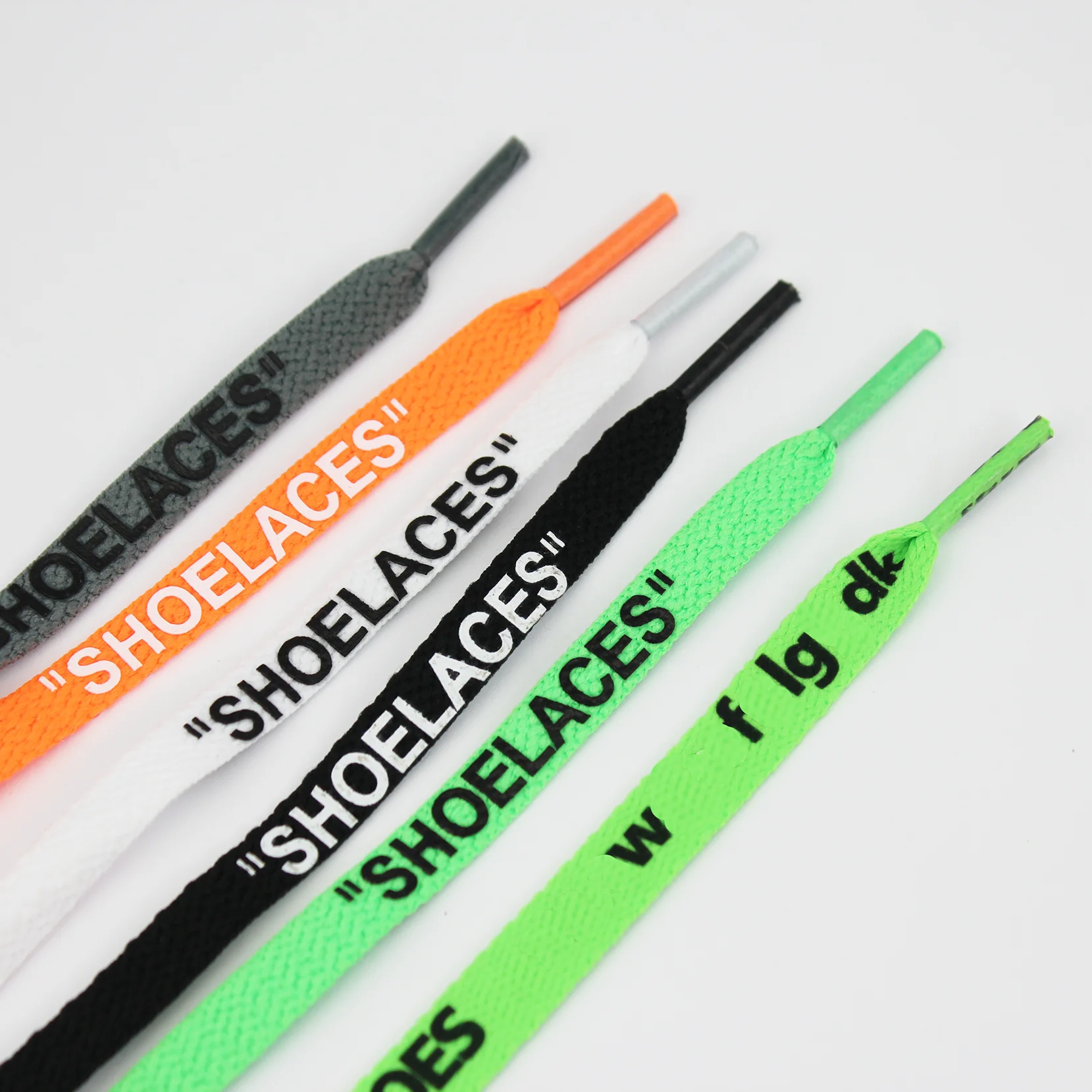 Плоские шнурки 8 мм из полиэстера с логотипом персонализированные для кроссовок обуви под