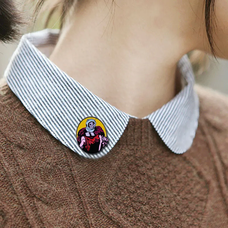 Beauty and the Skeleton Gorilla King Kong holding sexy women in Red enamel pin 1933 classic Movie Vintage Poster art badge Pin