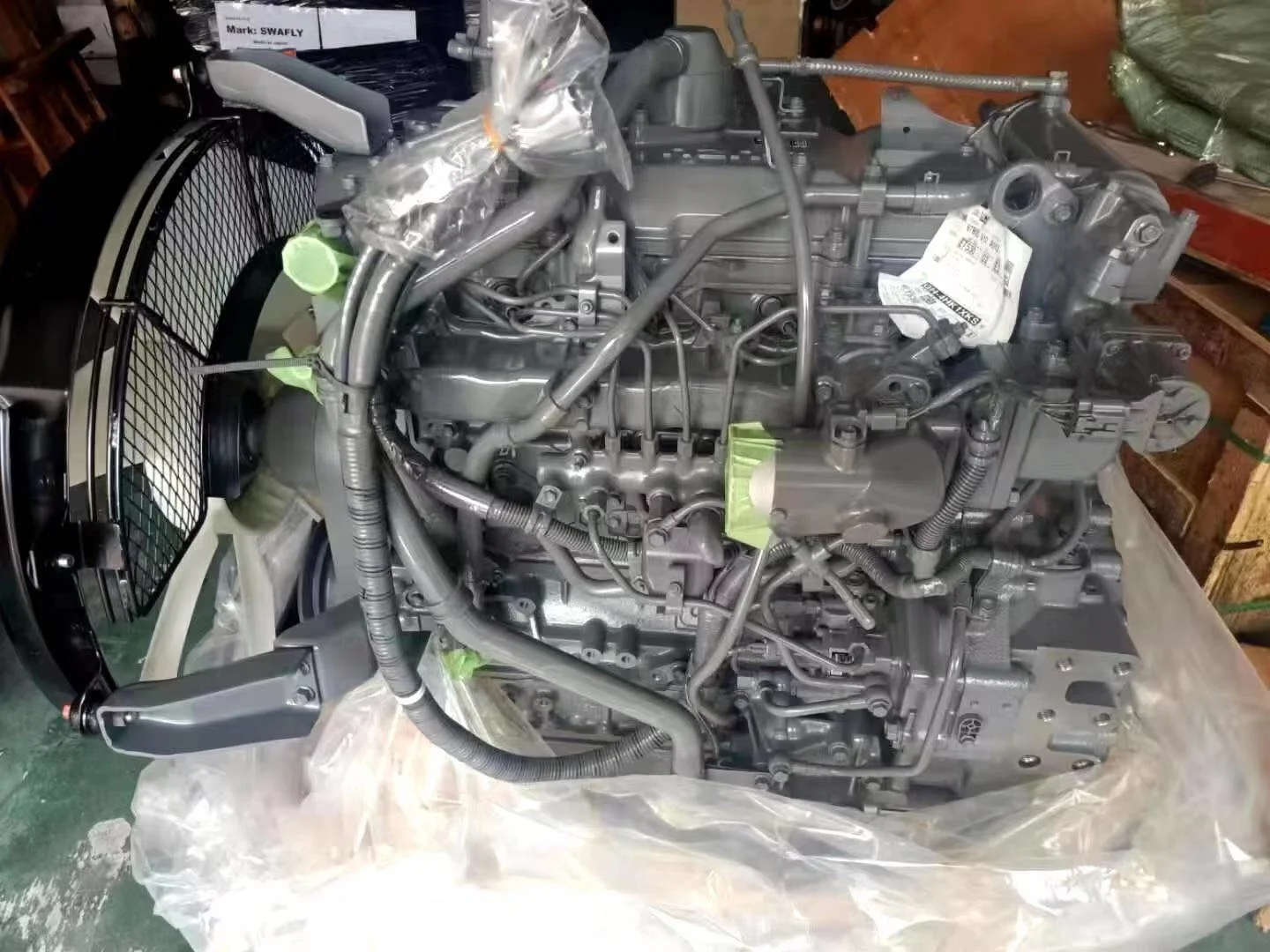 In stock 133kw 4 cylinders Isuzu diesel engine 4HK1