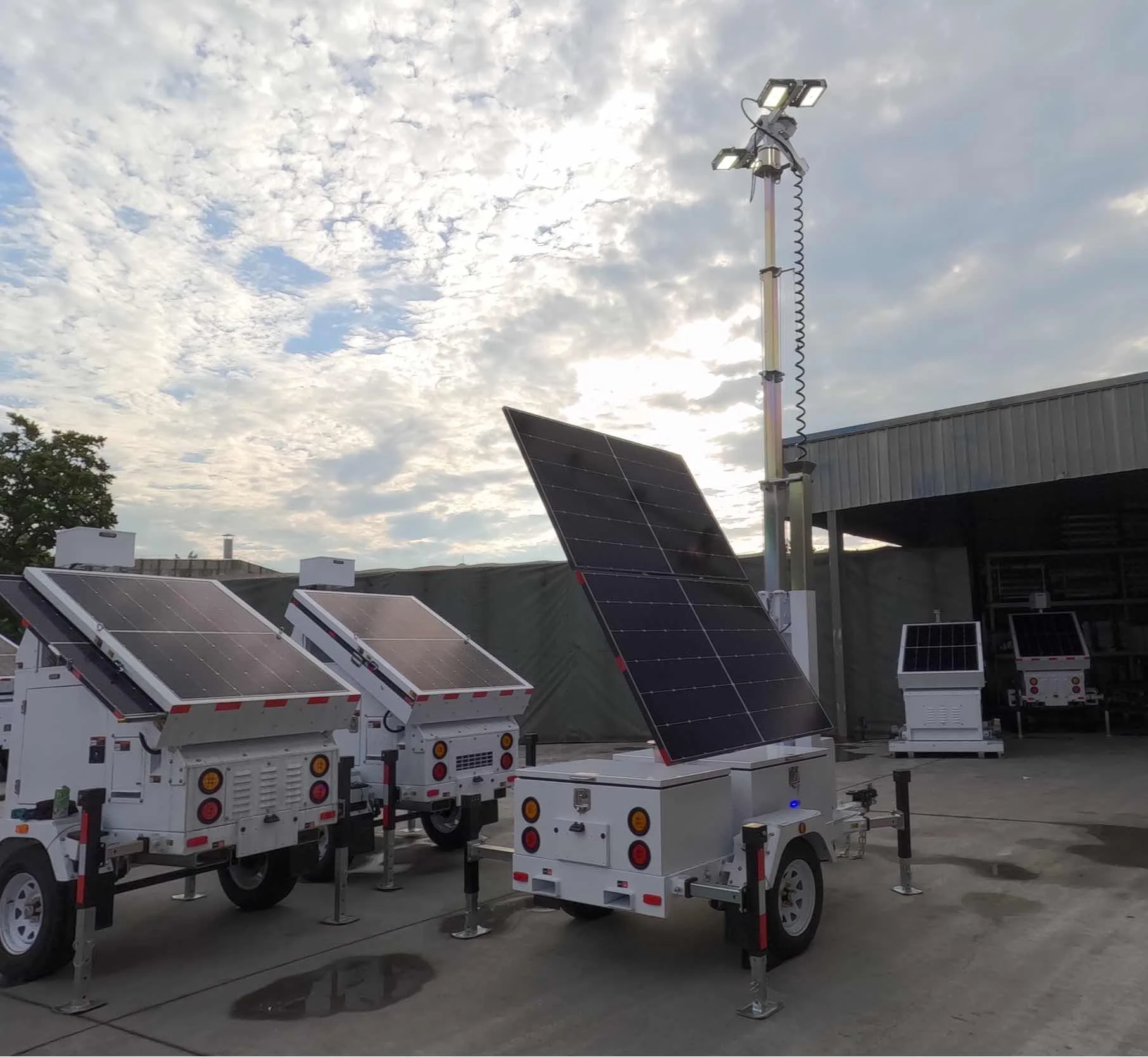 Solar panel 350  adjustable 2 Panels Mobile Lighting Rooftopped Solar Power Lighting Tower Trailer For Construction Site