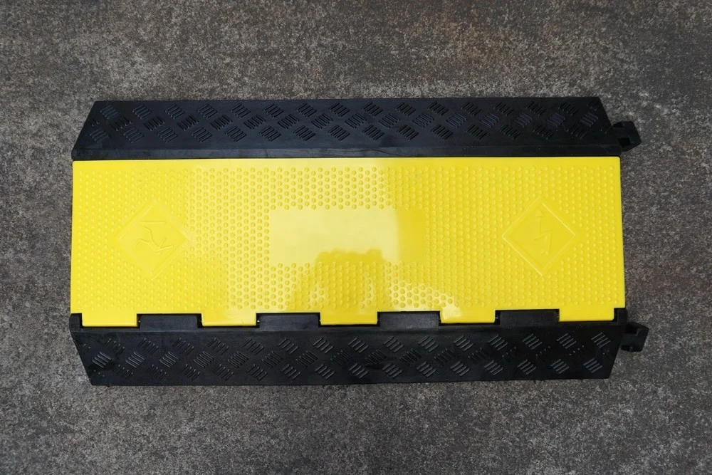 Cheap Price 3 Channel PVC Rubber Mat Cable Cover Speed Humps Road Bump Cable Protector Cable Wire Ramp
