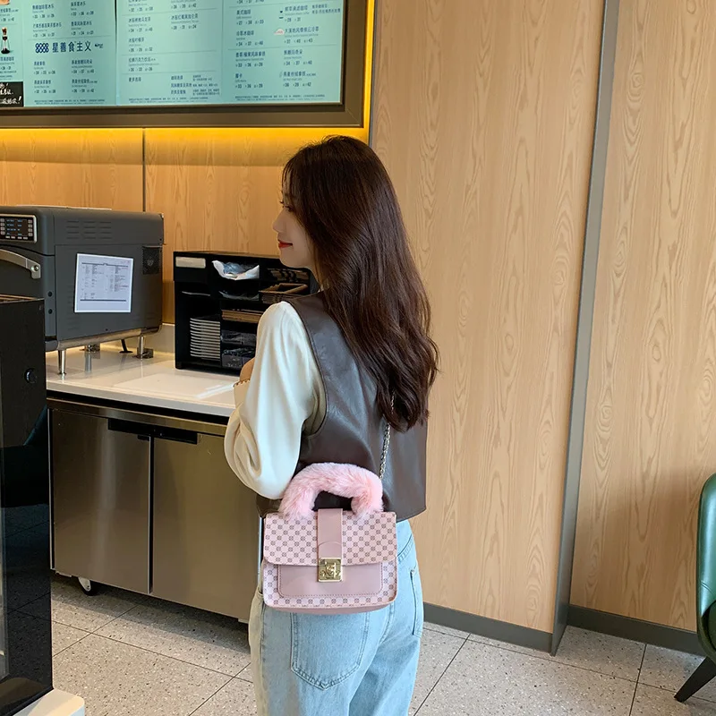 In Stock Cell Phone Bag Ladies Handbag Luxury Winter Lamb Wool Pu Small Square Bag Mini Custom Shoulder Chain Messenger Bag