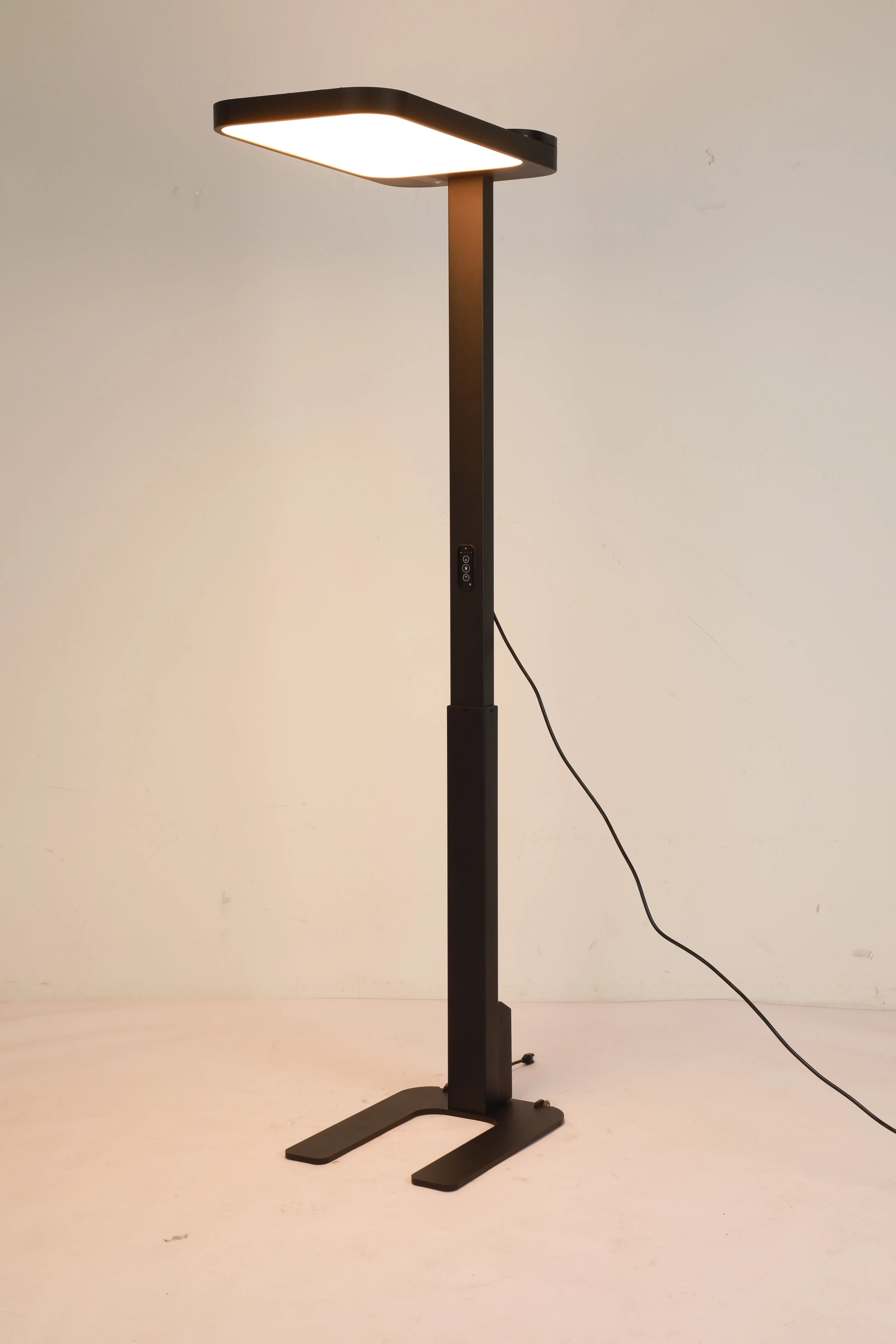 Hot sale automatic lifting remote control adjustable height strong bracket LED floor lamp with idler wheels