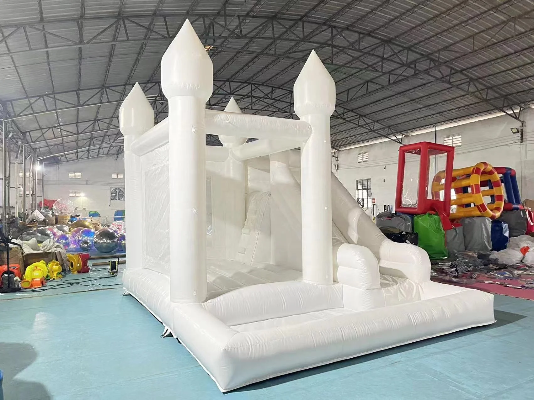 2024 Hot Sale Best Quality Inflatable white Bouncer 0.55mm PVC Tarpaulin with Plato Jumping Castle Games