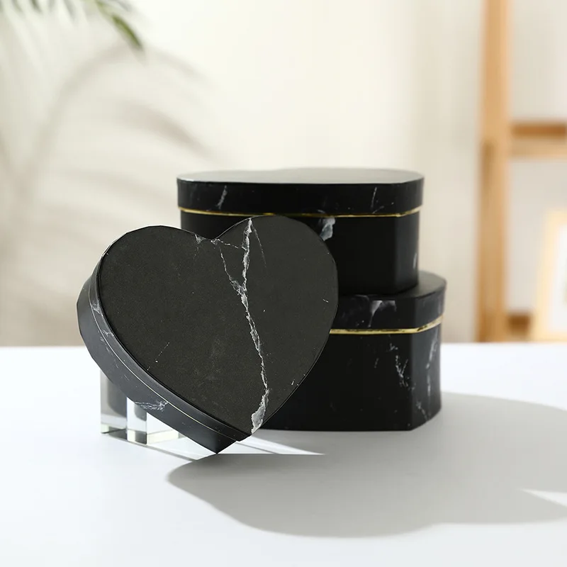 Оптовая продажа, коробка в форме сердца с золотыми краями, коробка для сладкого шоколада в виде цветка на День святого Валентина, упаковочные коробки, романтичный тематический подарок